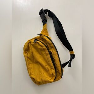 BAGGU Fanny Pack in Tumeric Gently Used